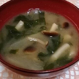 やなぎまつたけとつるむらさきの味噌汁